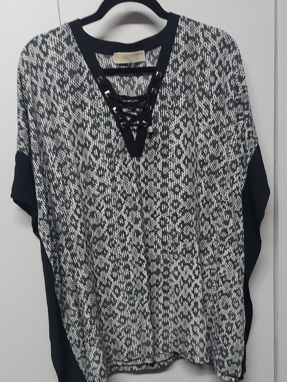 Michael Kors Black and White Lace-Up Patterned Short Sleeve Kaftan Style Top